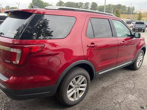 Used 2018 Ford Explorer XLT AWD/4WD image 3