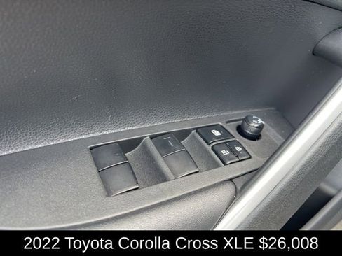 Used 2022 Toyota Corolla Cross XLE image 24