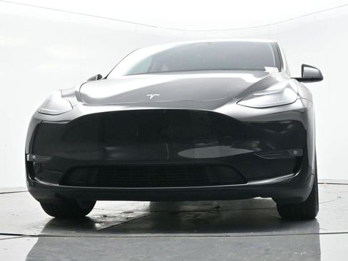 Used 2024 Tesla Model Y Performance image 37
