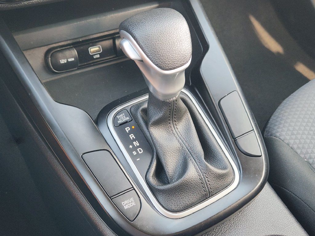 Used 2025 Kia Soul LX w/ LX Technology Package FWD image 9