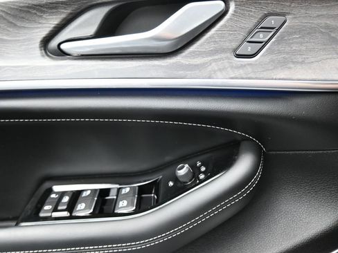 Used 2023 Jeep Grand Cherokee Overland image 25