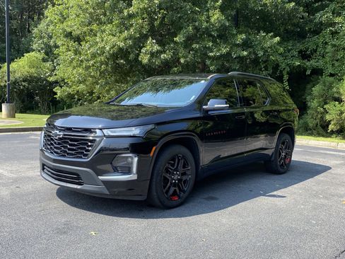 Used 2023 Chevrolet Traverse Premier w/ Redline Edition FWD image 5