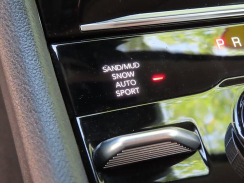 Certified 2023 Jeep Grand Cherokee Limited w/ Luxury Tech Group II AWD/4WD image 11