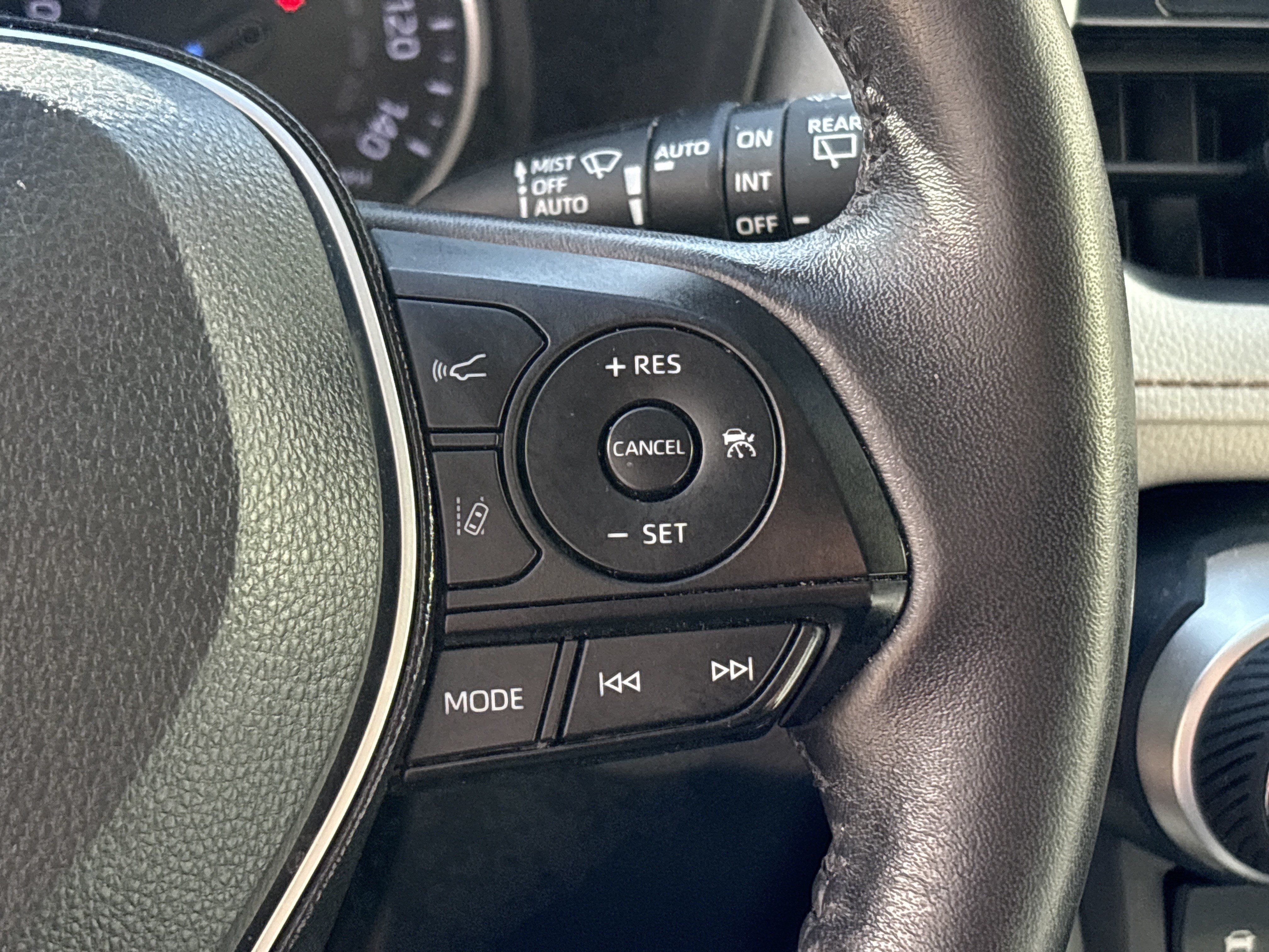 Used 2021 Toyota RAV4 XLE Premium AWD/4WD image 20