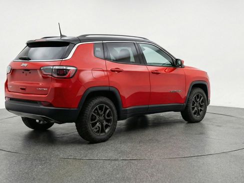 Used 2025 Jeep Compass Trailhawk AWD/4WD image 9