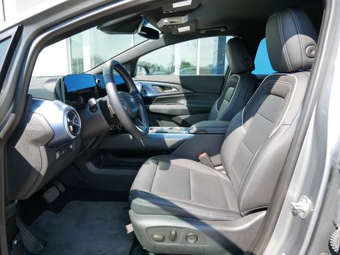 Used 2024 Chevrolet Equinox EV LT FWD image 8