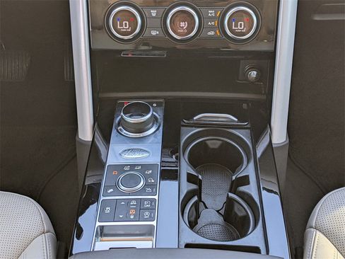 Used 2017 Land Rover Discovery HSE image 28