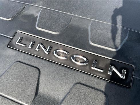 Used 2019 Lincoln Continental Select image 32