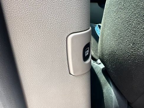 Used 2016 Dodge Grand Caravan SXT FWD image 18