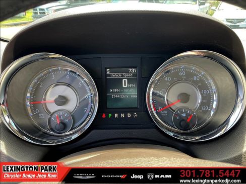 Used 2015 Chrysler Town & Country Touring w/ Driver Convenience Group FWD image 13