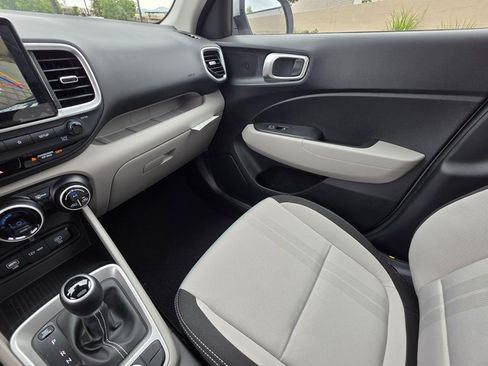 New 2025 Hyundai Venue SEL image 33