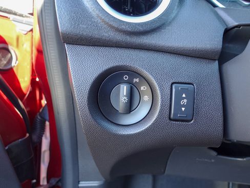 Used 2017 Ford Fiesta SE image 12