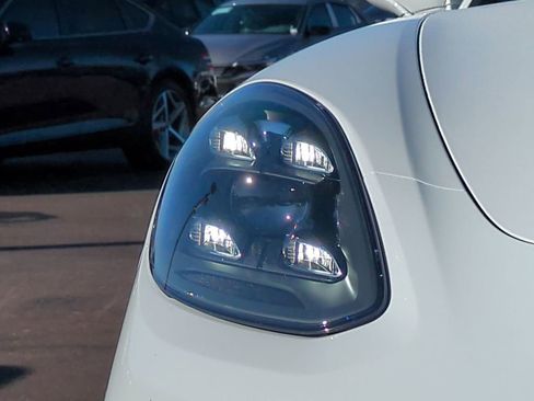 Used 2022 Porsche Panamera 4 Platinum Edition image 9