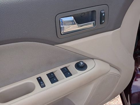 Used 2011 Ford Fusion SE FWD image 12