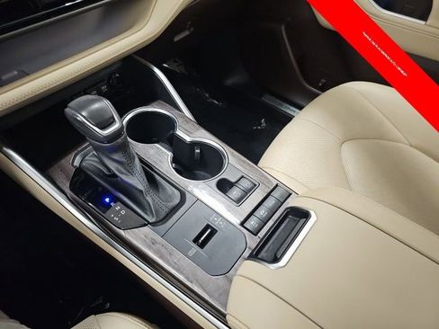 Used 2021 Toyota Highlander Limited image 24