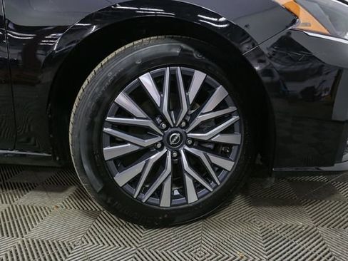 Used 2025 Nissan Altima 2.5 SV image 13