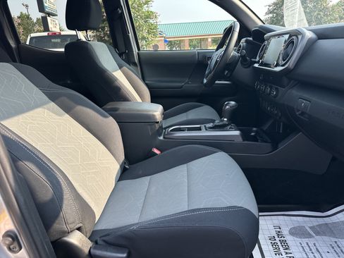 Used 2020 Toyota Tacoma TRD Off-Road AWD/4WD image 14