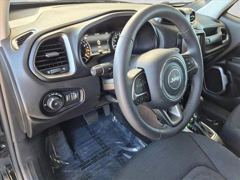 Used 2022 Jeep Renegade Latitude AWD/4WD image 10