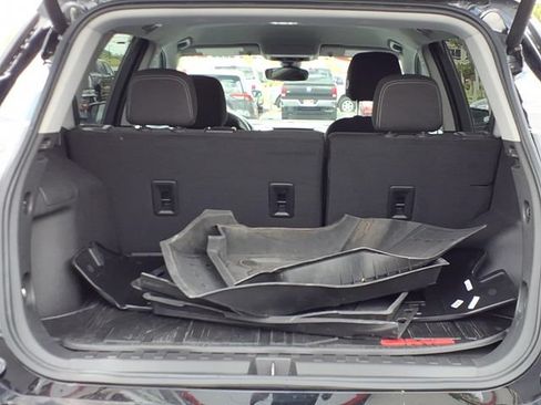 Used 2024 GMC Terrain SLE w/ Driver Convenience Package FWD image 8