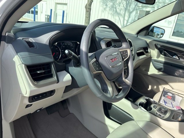 Used 2022 GMC Terrain Denali w/ Denali Premium Package AWD/4WD image 8