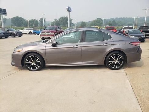 Used 2018 Toyota Camry SE FWD image 7