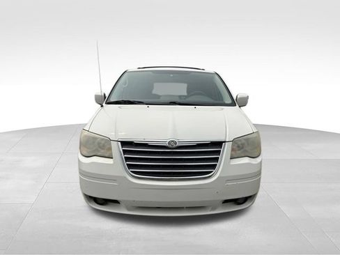 Used 2008 Chrysler Town & Country Touring FWD image 6