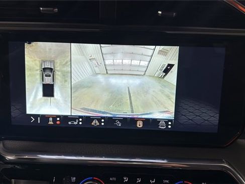 Used 2024 GMC Sierra 3500 Denali image 15