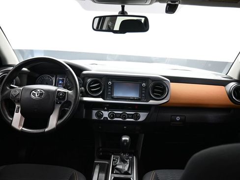 Used 2017 Toyota Tacoma SR5 image 37