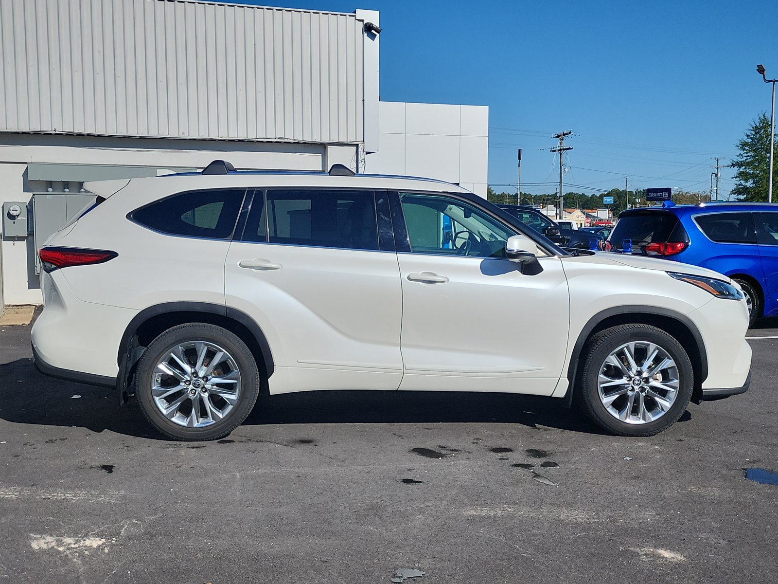 Used 2021 Toyota Highlander Limited AWD/4WD image 6