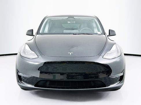 Used 2023 Tesla Model Y Performance image 2
