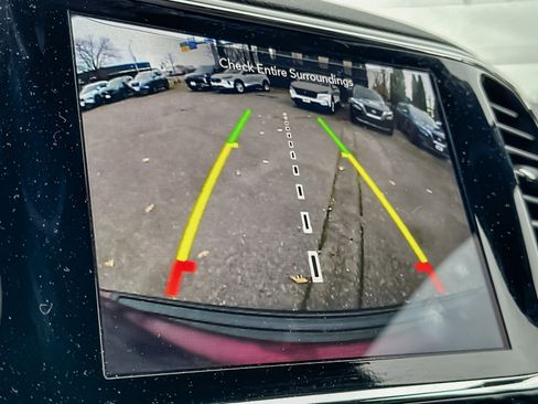 Used 2020 Jeep Grand Cherokee Laredo w/ 18" Wheel & 8.4" Radio Group image 20