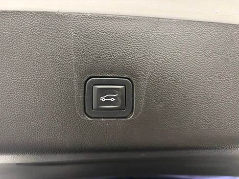 Used 2019 Chevrolet Traverse LT w/ LT Premium Package image 7