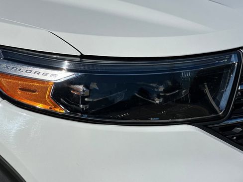 Used 2022 Ford Explorer XLT image 10