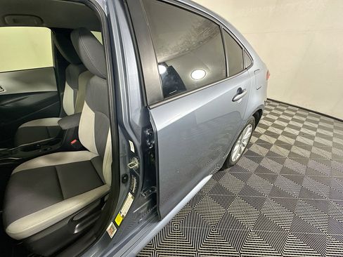 Used 2025 Toyota Corolla LE w/ LE Premium Package FWD image 12