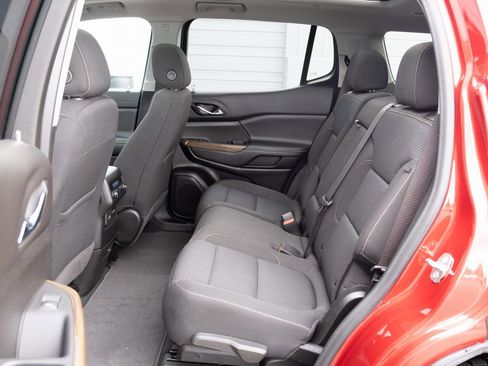 Used 2022 GMC Acadia SLE image 16