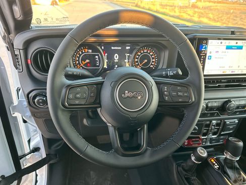 New 2025 Jeep Gladiator Rubicon w/ Convenience Group image 14