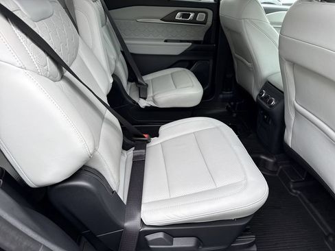 Used 2025 Ford Explorer Platinum w/ LUX Leather Package AWD/4WD image 15