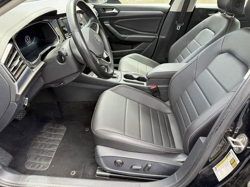 Used 2024 Volkswagen Jetta SE FWD image 16