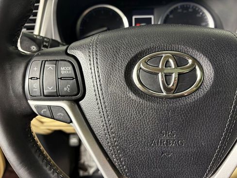 Used 2018 Toyota Highlander XLE AWD/4WD image 24
