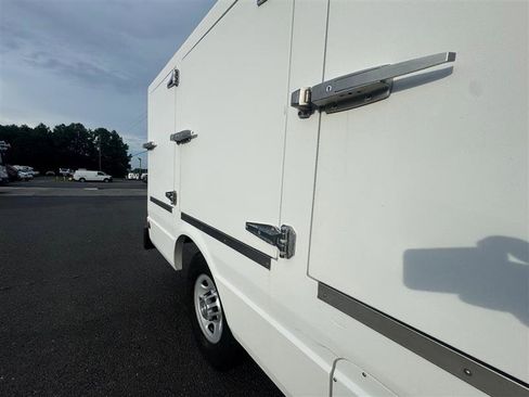 Used 2014 Chevrolet Express 3500 image 26