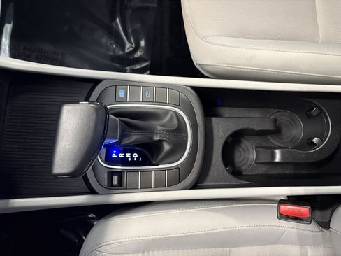 Used 2025 Hyundai Kona SEL FWD image 18
