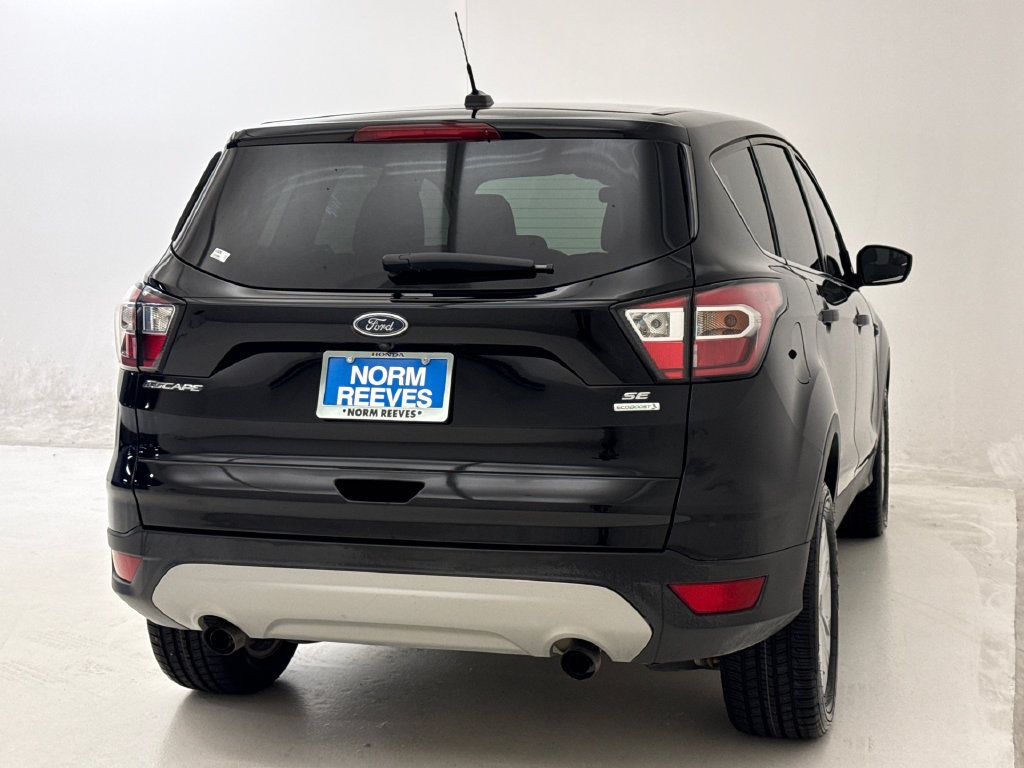 Used 2017 Ford Escape SE FWD image 9