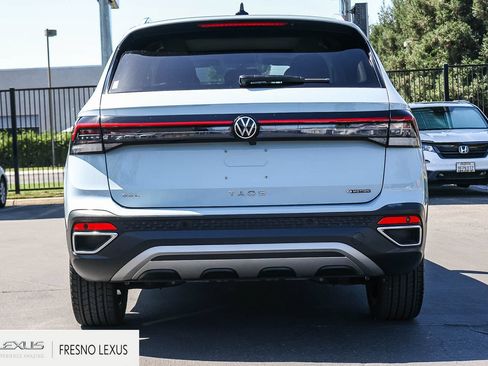 Used 2025 Volkswagen Taos SEL AWD/4WD image 5