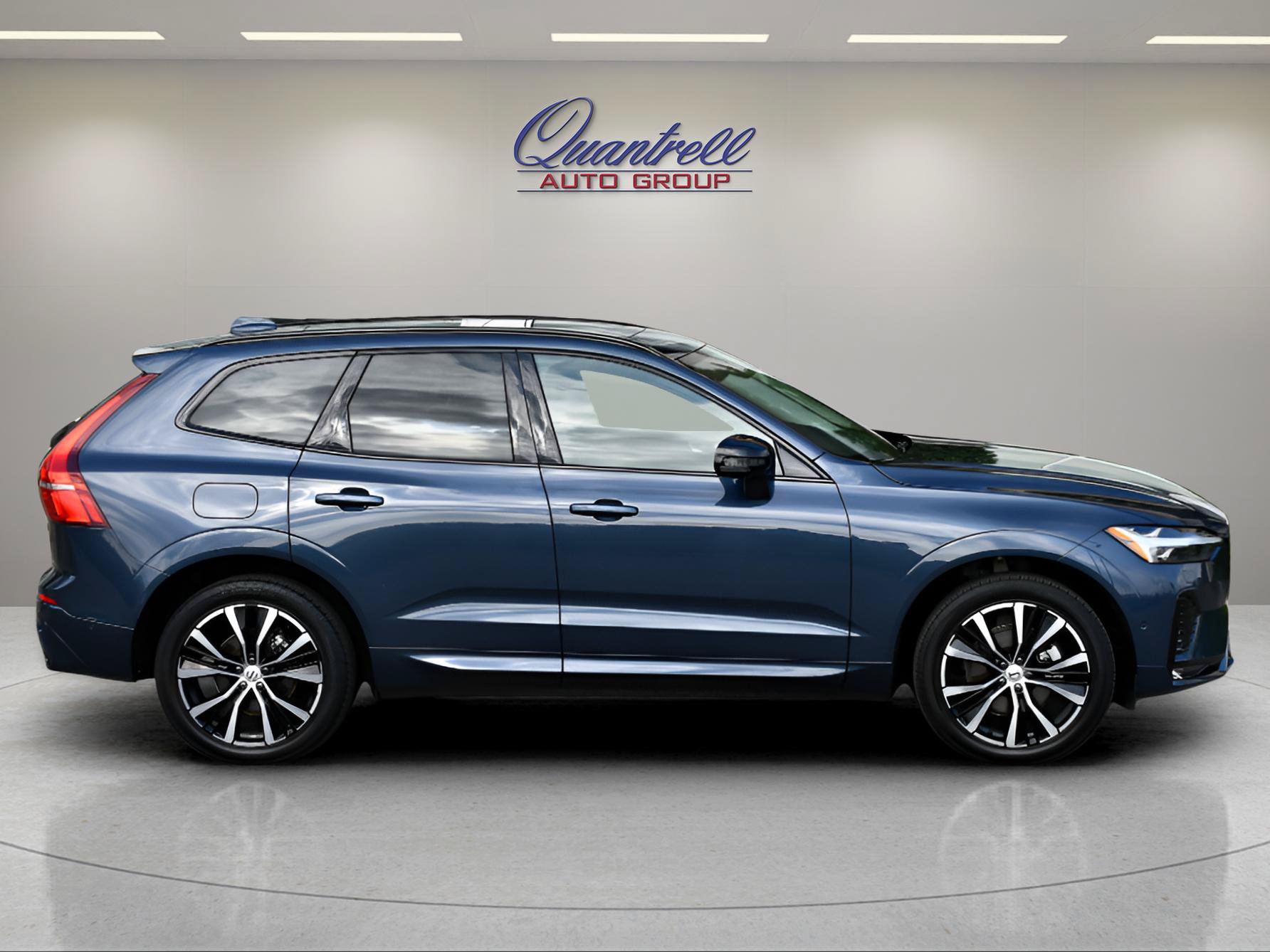Certified 2024 Volvo XC60 B5 Plus w/ Climate Package AWD/4WD image 3