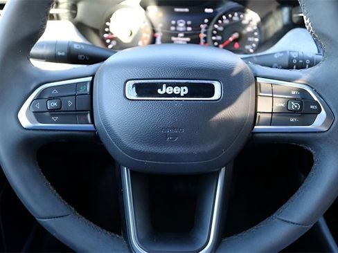 Used 2024 Jeep Compass Latitude image 18