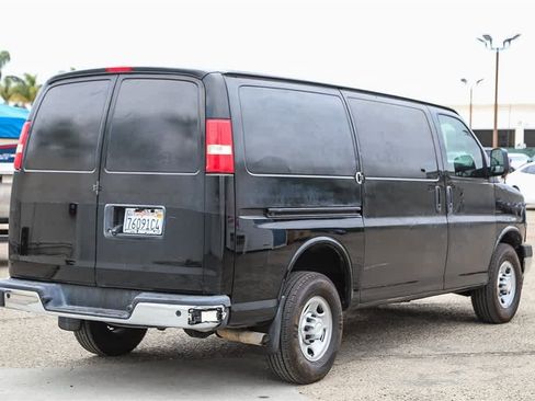 Used 2018 Chevrolet Express 2500 w/ Driver Convenience Package image 4