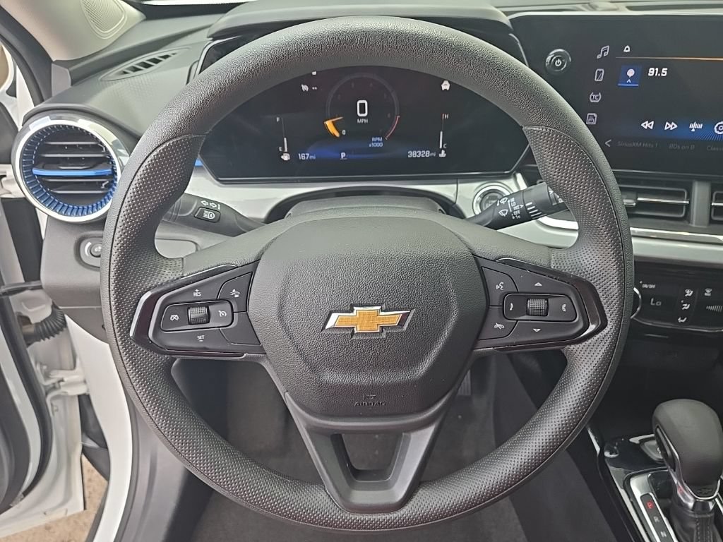 Certified 2025 Chevrolet Trax LT FWD image 15