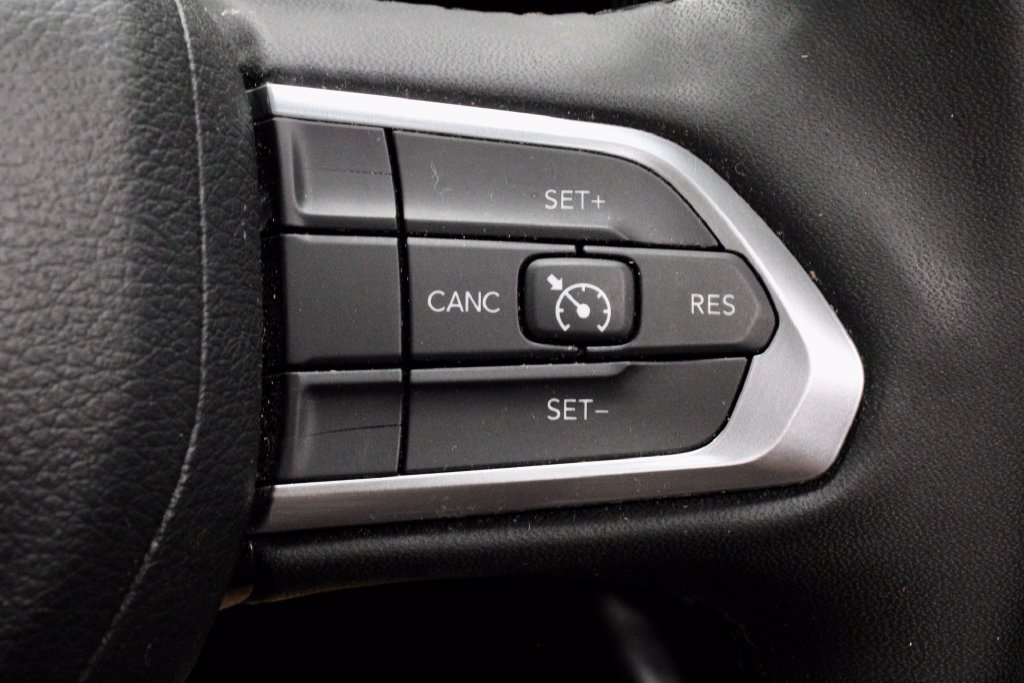 Used 2023 Jeep Compass Latitude w/ Sun and Sound Group AWD/4WD image 28