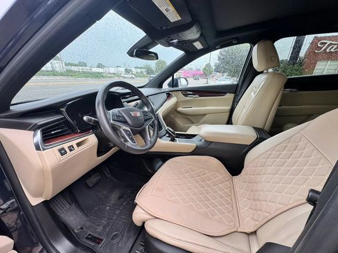 Used 2017 Cadillac XT5 Luxury w/ Driver Awareness Package FWD image 12