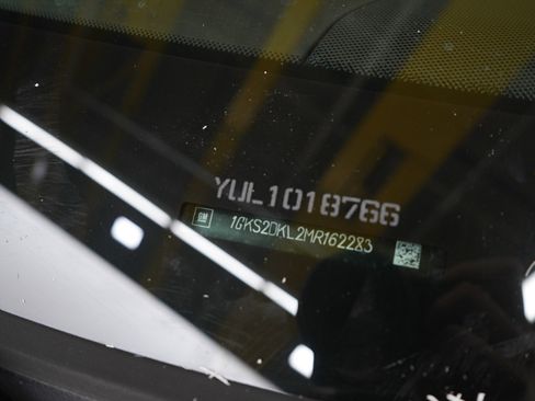 Used 2021 GMC Yukon Denali w/ Denali Premium Package image 35